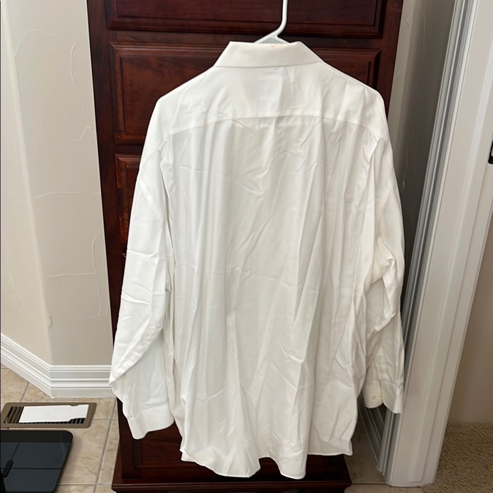 Pronto Uomo White Dress Shirt with Long Sleeves and Pointed Collar - Picture 5 of 5